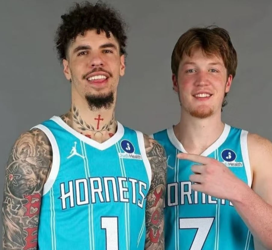 三分王之争，同室操戈！鲍尔脸都不要了：由于伤病原因，库里早早的退出了三分王的