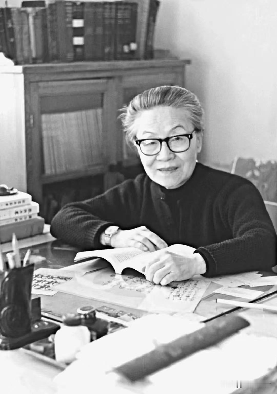 1997年春天，86岁的杨绛轻声对躺在病床上垂危的女儿说安心睡吧，我和你爸爸都祝