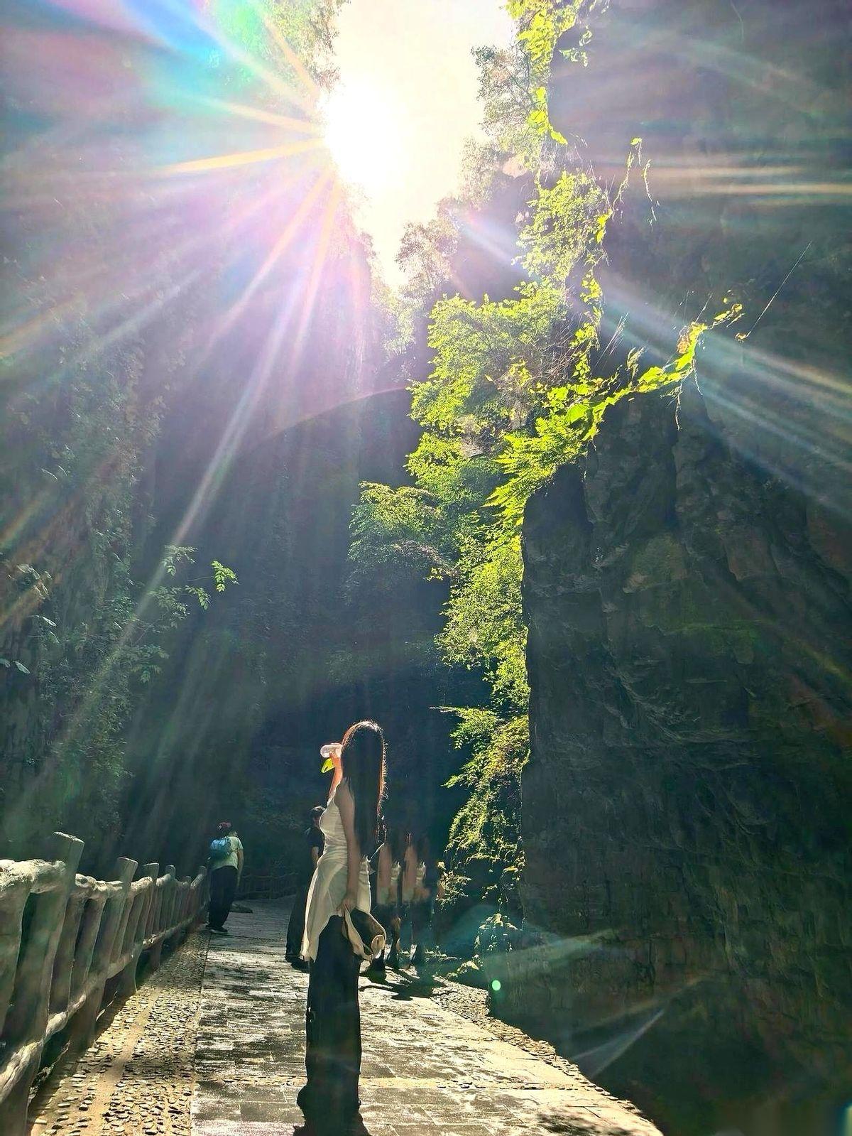 说句扎心的大实话，想毁掉一个孩子，真的太简单了。你都不用打他骂他，你只要天天在