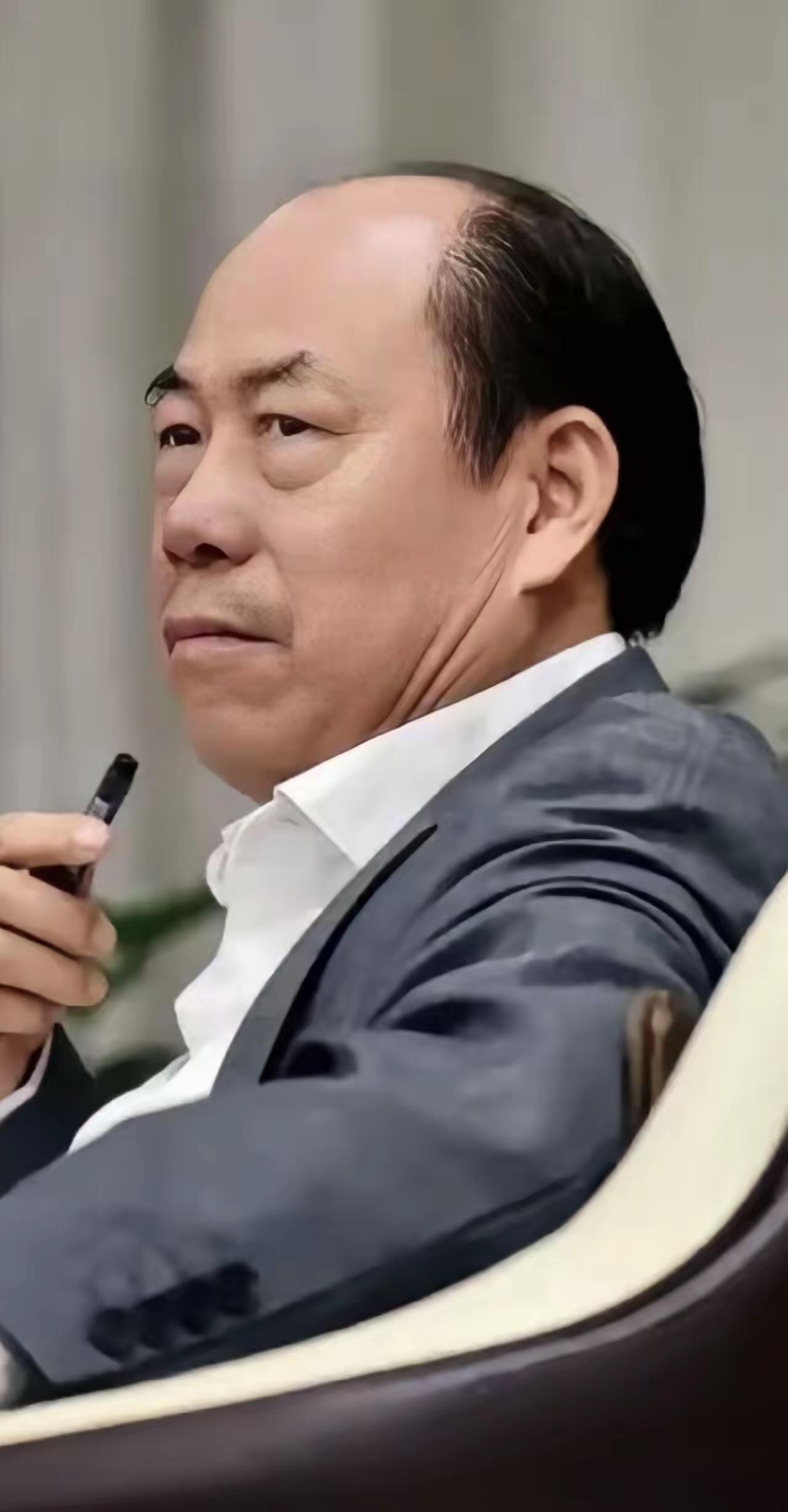 碧桂园能熬到今天，还没有爆雷，主要依赖5359亿存货，1.04亿土储，3059个