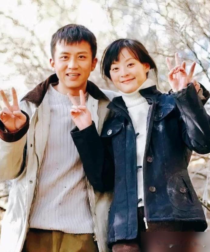 孙俪家收入超过全国90%的家庭，可是邓超还是很节俭，不护肤，只用洗面奶，夏天短袖