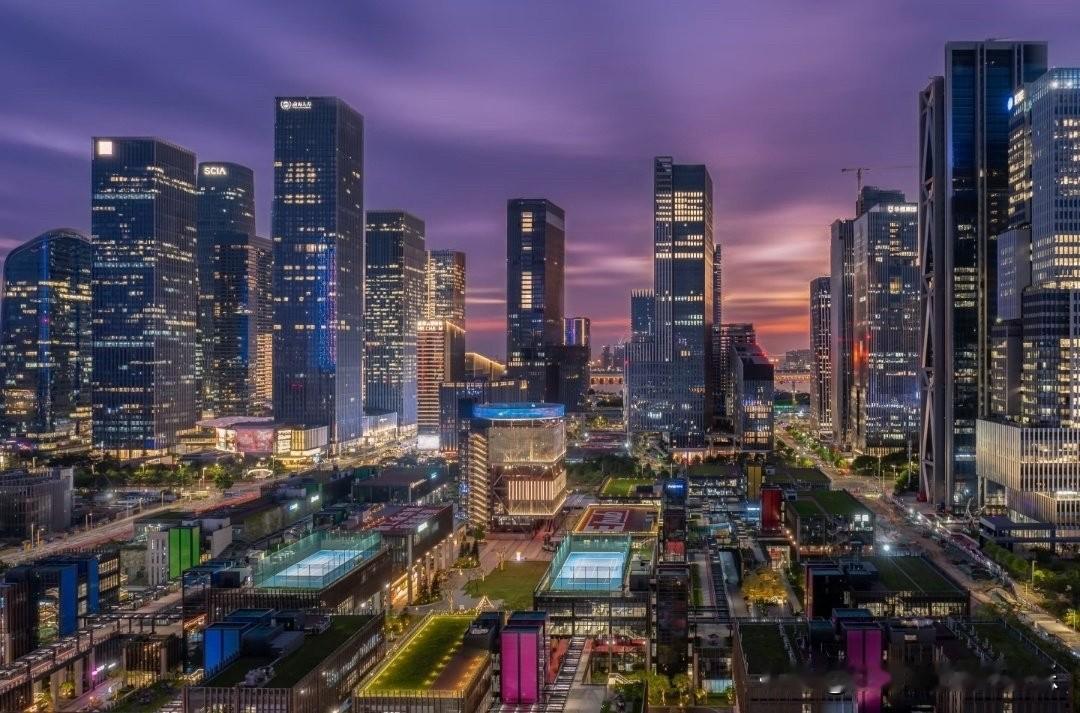深圳楼市新政之后，核心区的豪宅基本是开一个，火一个，富豪的购买力强得可怕。周边之