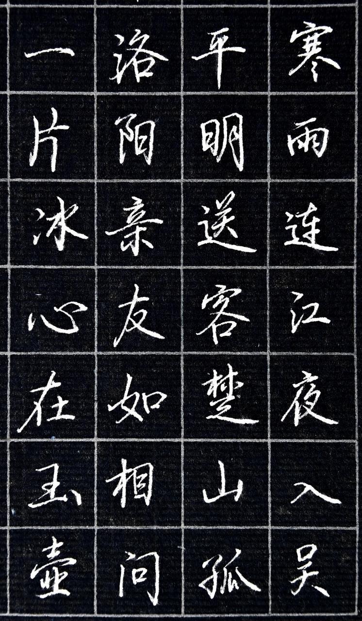 我刚硬笔抄写了两首唐诗，本想着能惊艳一把，结果写完一看，简直“惨不忍睹”。就