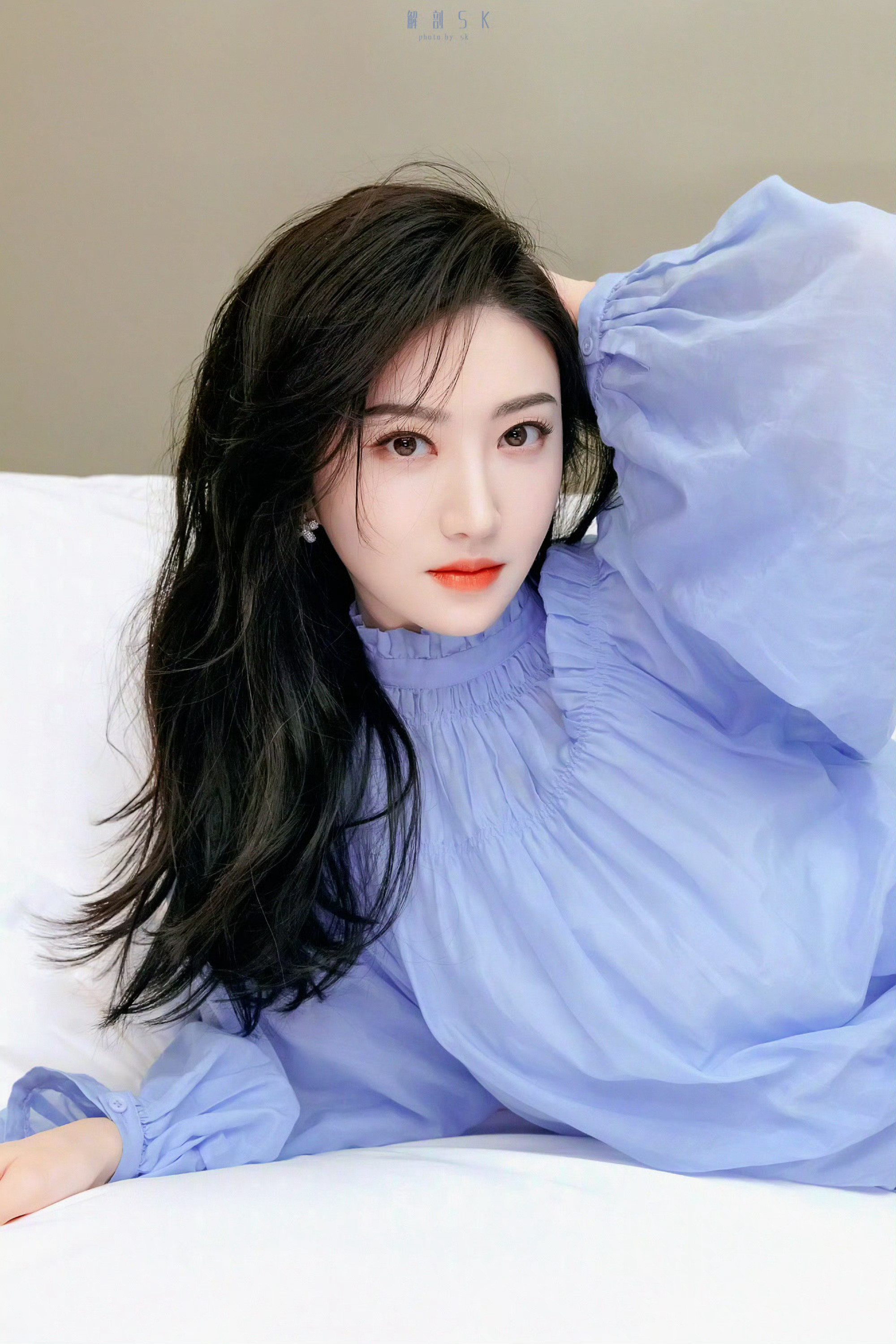 💧🪄🪞眉目晶莹剔透，佳人明眸皓齿景甜壁纸crlogo