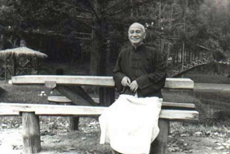 他受命清剿红军，却在看见炊烟时下令就地做饭，这一顿饭的恩情，竟让他后半生得以平安