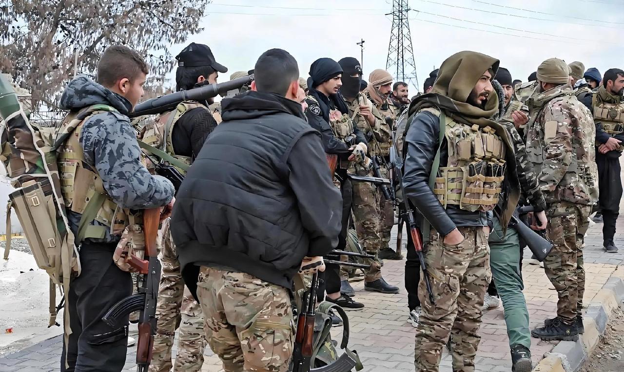 乌东四州终于大规模征兵了。近日，据乌军情报总局透露，俄“行政机构”已开始在乌东