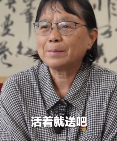 看哭了！”张桂梅接受央视采访，被问今年还会继续送考吗？张桂梅只说了一句话，就让网