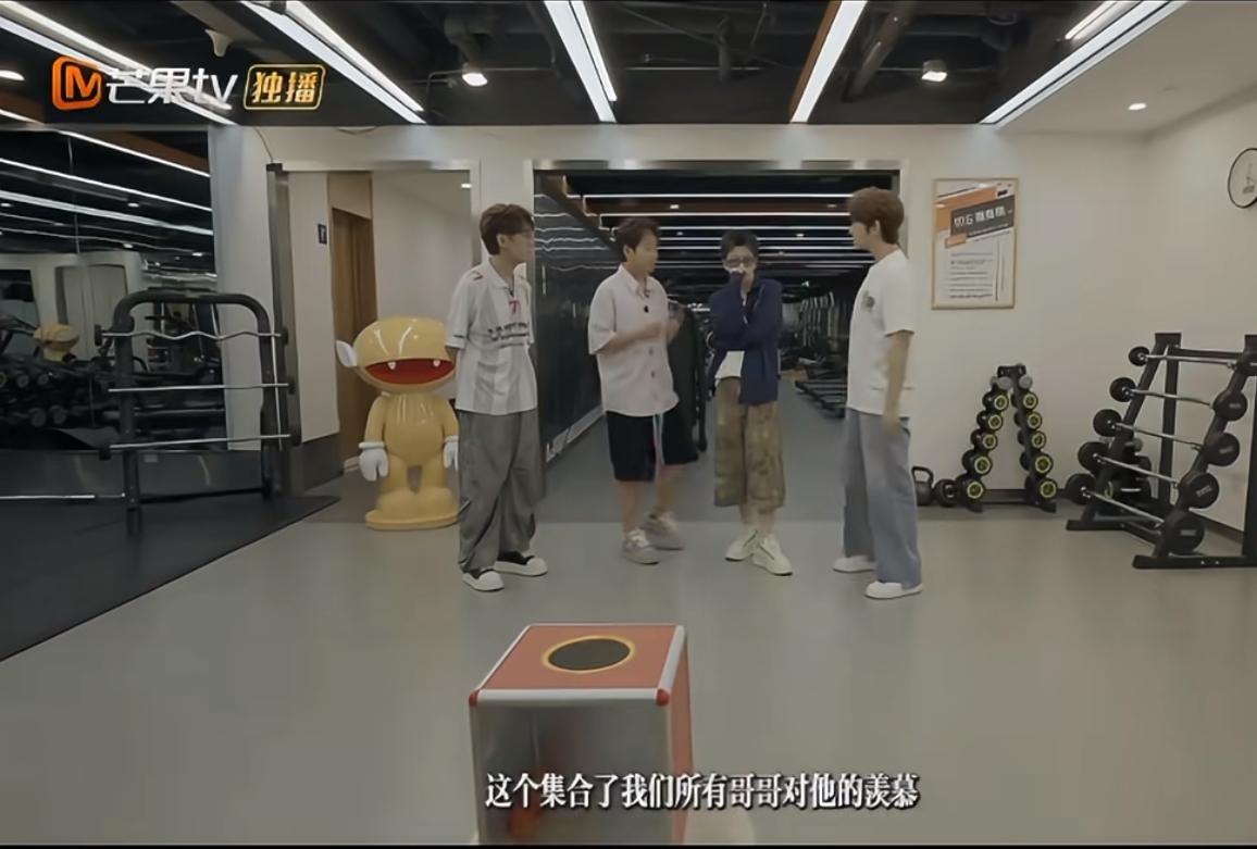 对于王栎鑫儿女双全这事，哥几个太羡慕了。在今天🥭台夏日限定企划里，哥四个玩起
