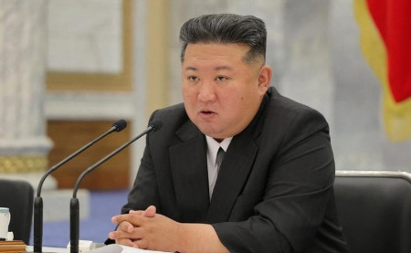 金正恩斗志昂扬。根据朝鲜中央通讯社6月13日的报道，朝鲜领导人金正恩于6月12