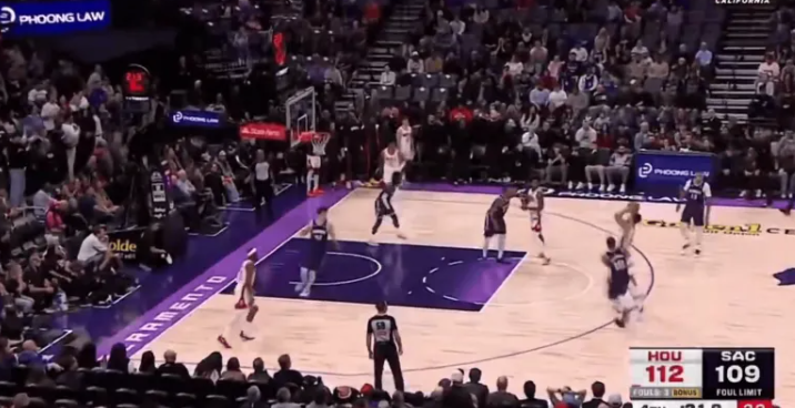 NBA常规赛，火箭经历加时赛以124-125不敌国王。第四节比赛关键时刻，阿尔