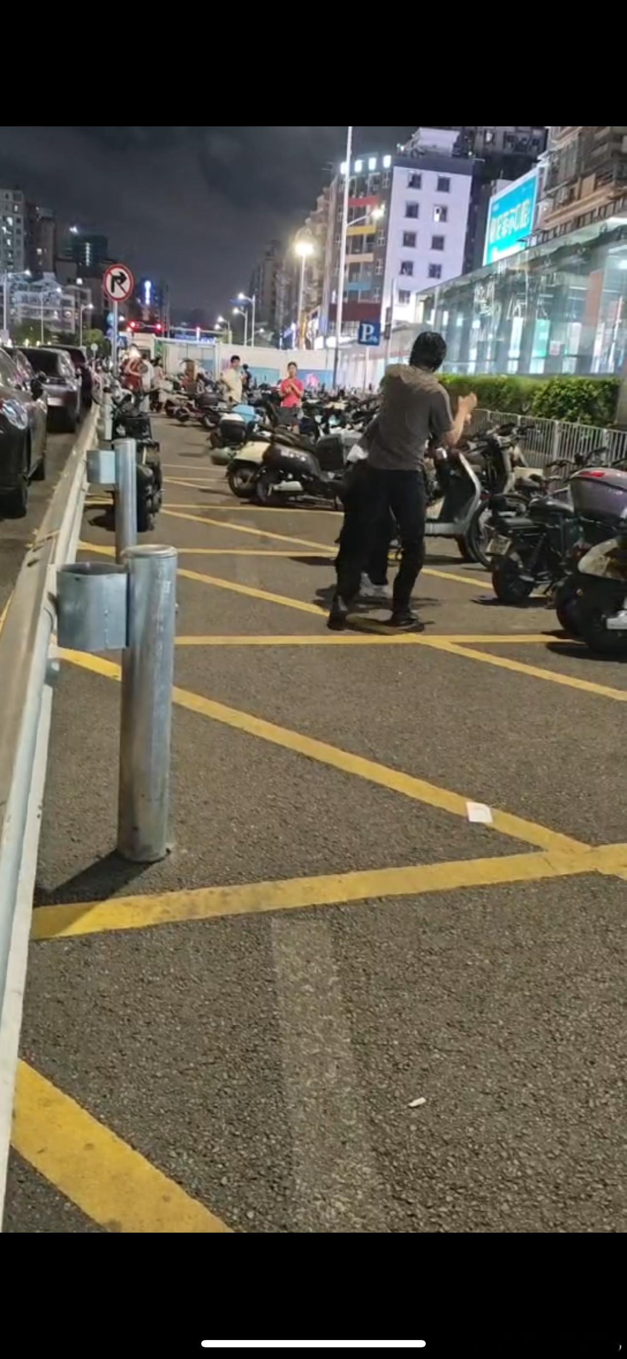 深圳交警近期整治黑摩的不知道这个黑摩的司机现在哪里？​​​