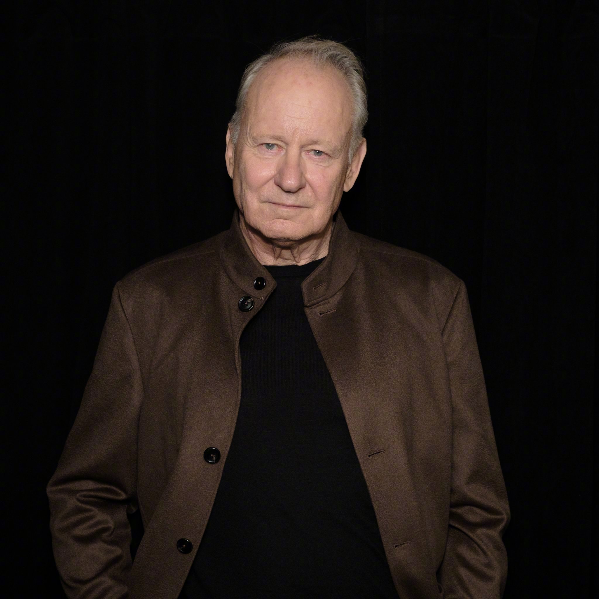 斯特兰·斯卡斯加德透露他为什么不爱演电视剧你不太喜欢拍电视剧吗？——不喜欢，因为