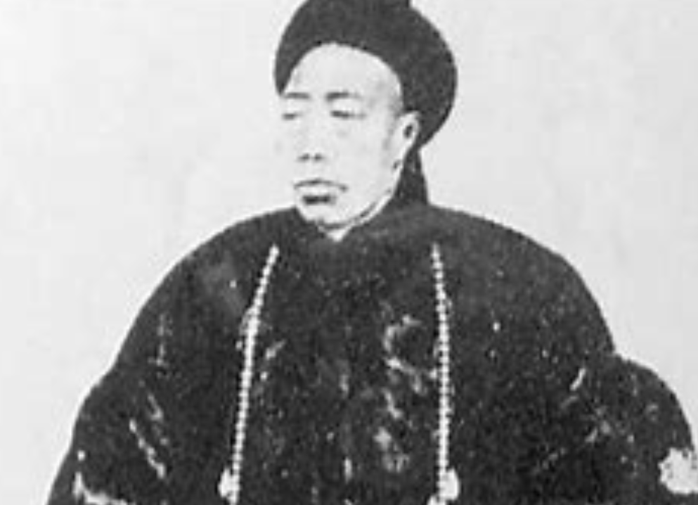 1908年慈禧太后去世，李莲英请求回老家养老。隆裕太后面色不善，心想：“你做了多