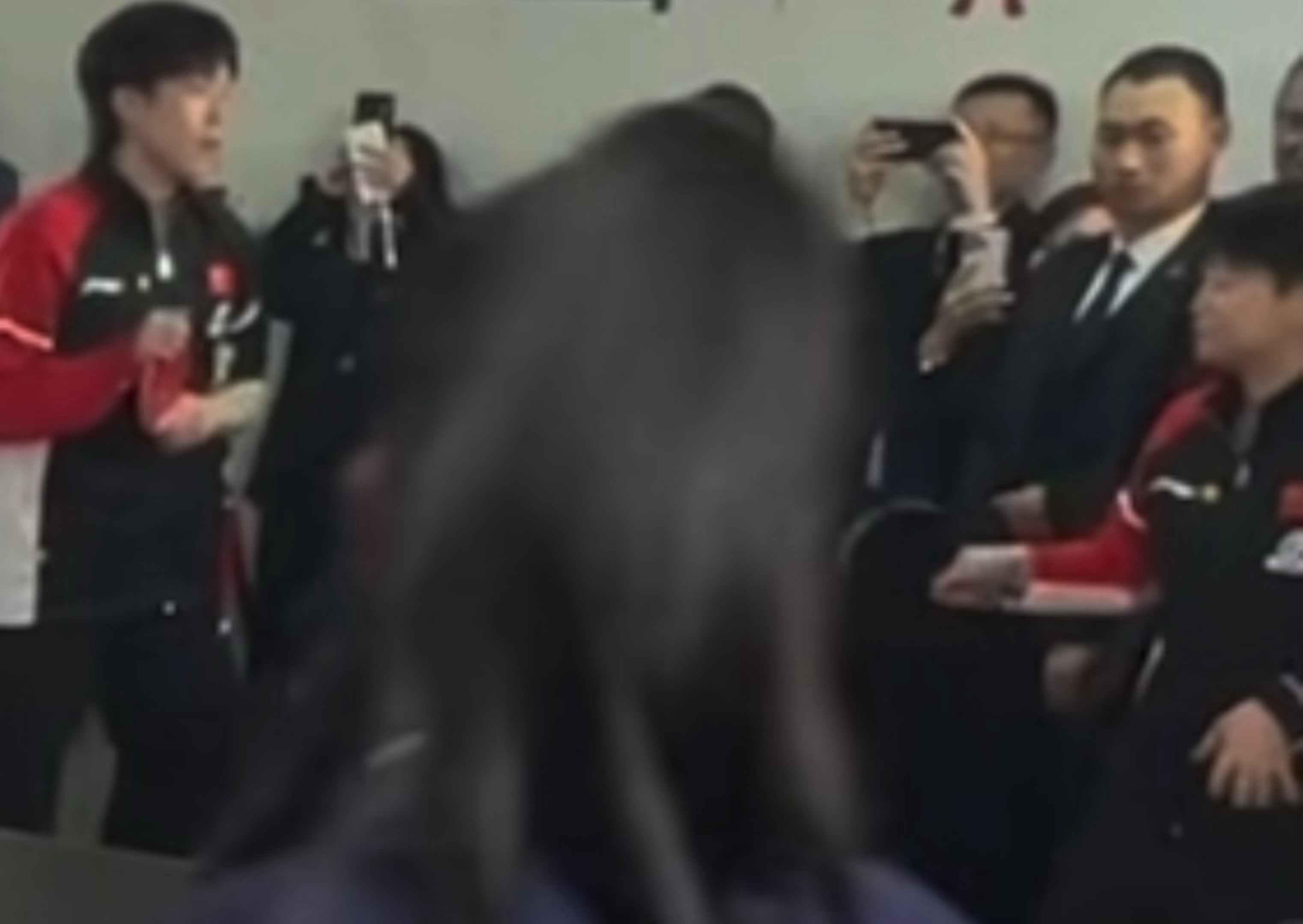 原来昨晚球还打在妹妹身上没有打过去我的妈呀小王啊你怎么这么怕小莎啊我天哪