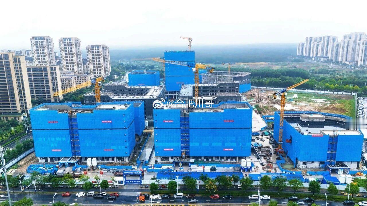 合肥八中滨湖校区项目主体结构全部封顶9月29日，由市重点局建设的合肥八中滨湖校区项目主体结构全部封顶