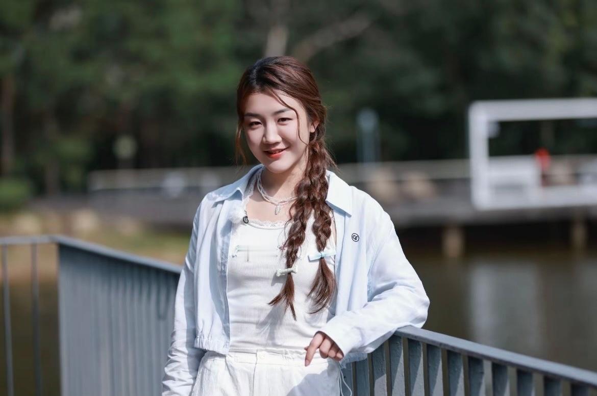 陈梦做客温暖的客栈又被明媚、漂亮的老婆治愈到了温暖的客栈​​​