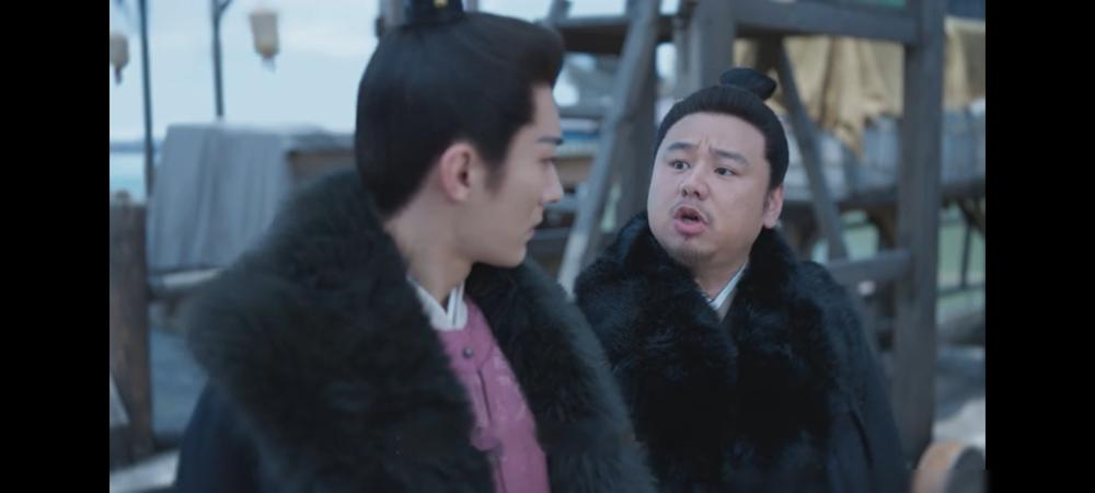 刘学义这场脱衣洗澡戏，直接把古偶男主的脸面扔地上了。衣服脱到一半被谭松韵拿被子一卷，裹得只剩个脑袋，