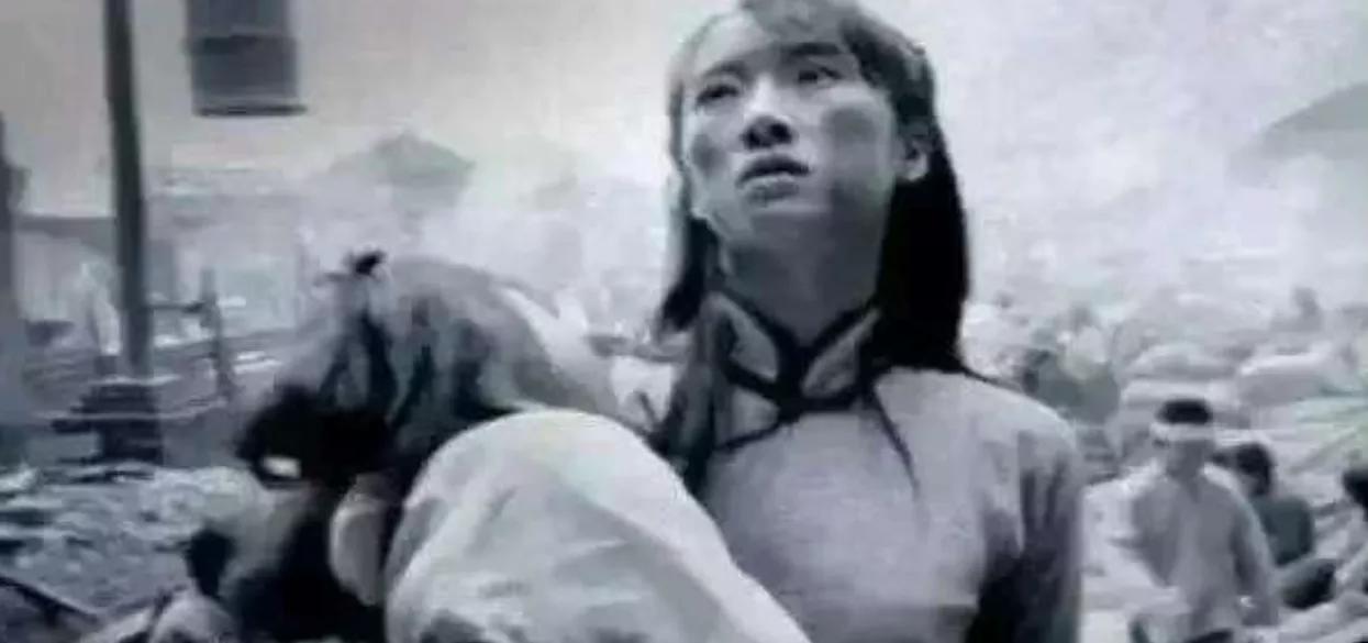 1937年，一男子被日军砍了几刀，已经奄奄一息，可鬼子第二天又来到他家中，掰开