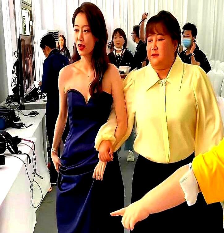 贾玲这事儿干得真绝。她把自己公司“大碗娱乐”旗下的艺人，全给“清”了。张小