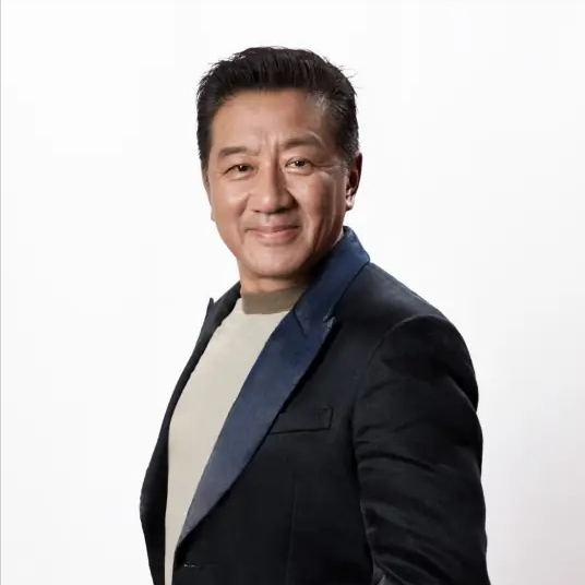 演员丁勇岱说：“在北京站，我有一次进站，一个警察看到我，突然就下意识做了掏枪的动