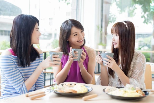 我表妹跟男朋友分手了，就因为准婆婆给她做一顿大盘鸡，一家人都没动筷子，就一个劲儿