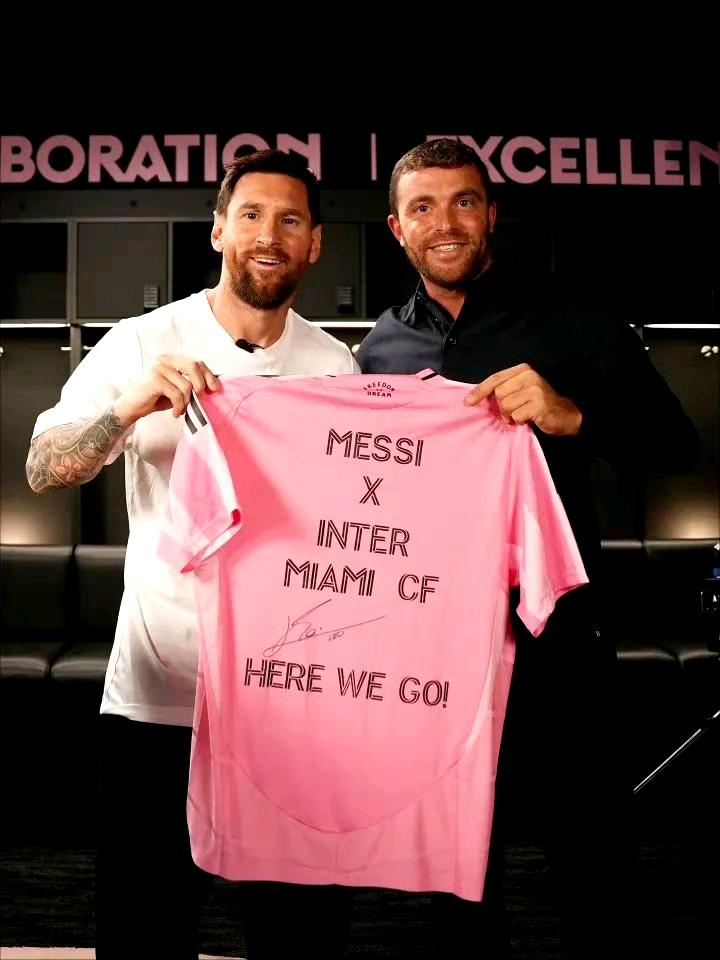 我惊呆了，绝代双骄续约年薪相差这么大！C罗续约年薪总额达2亿欧元，梅球王呢？梅