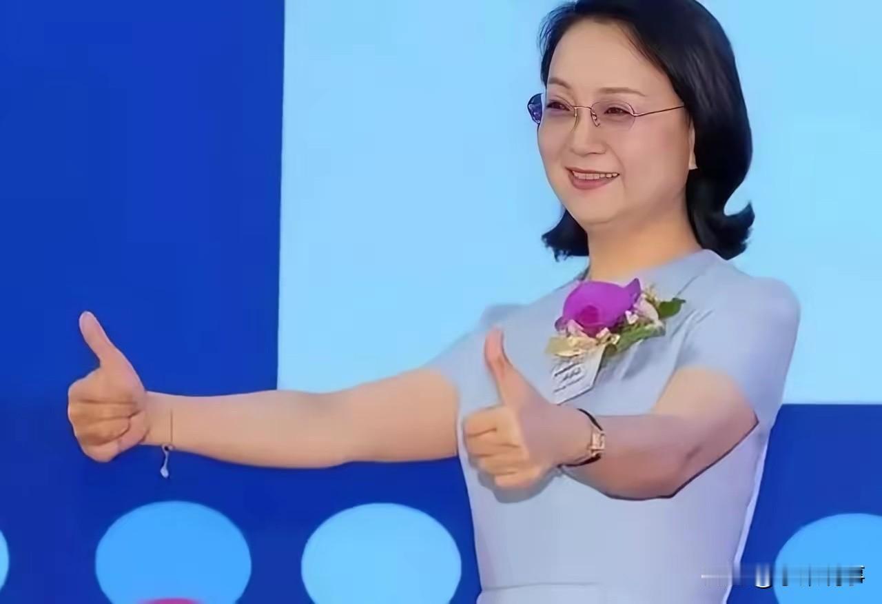 中国女首富又换了！去年凭810亿登顶的宗馥莉，虽然今年身家涨到875亿，但是