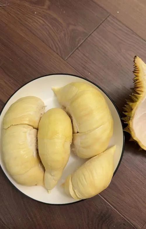 前段时间，只要刷短视频、逛生鲜平台，肯定见过铺天盖地的榴莲低价广告。曾要四五十元