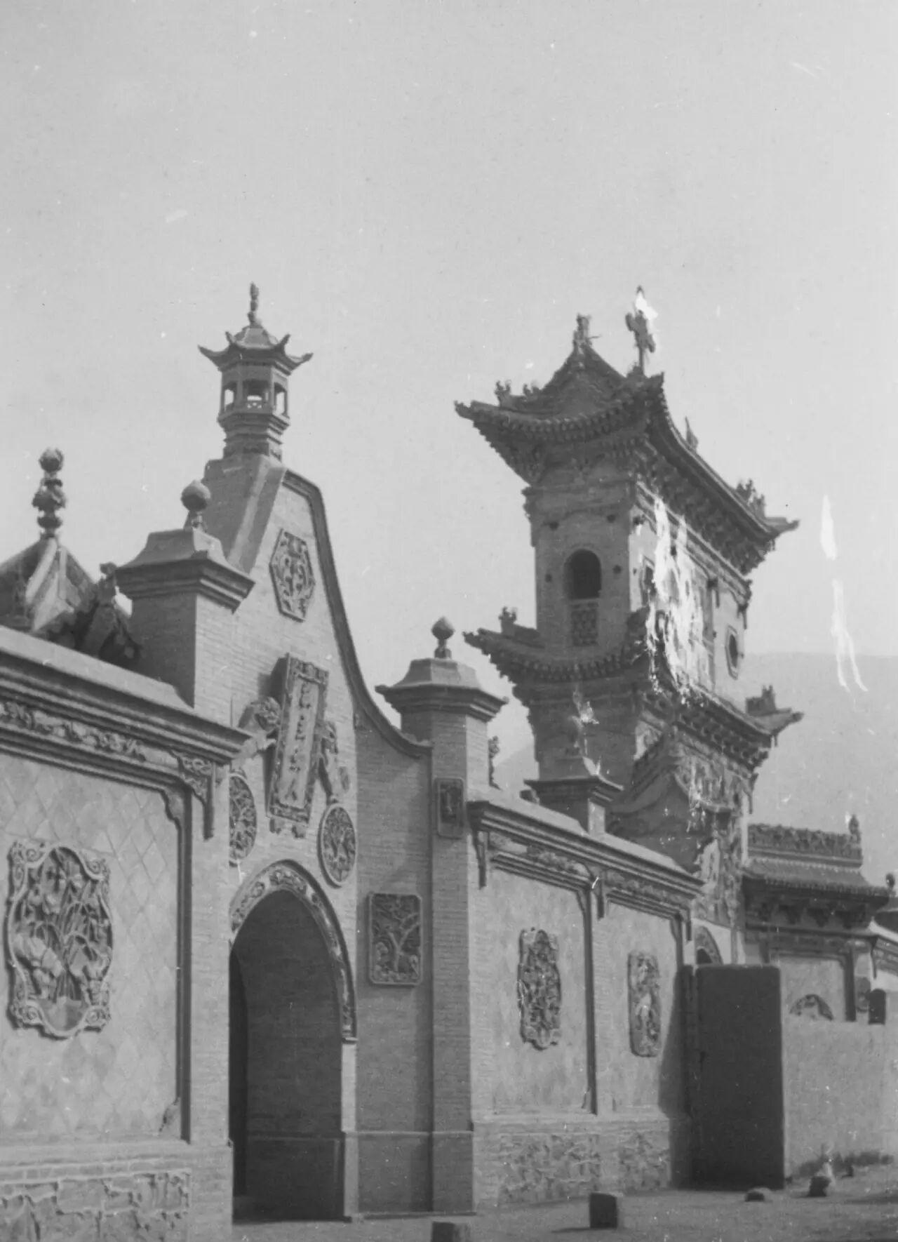 1934年的兰州天主堂1934，位置据说在今天兰州东方红广场附近的小沟头，如今，