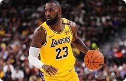 随着东契奇缺阵，湖人队怎么摆出这么奇葩的首发阵容啊！后卫文森特，24分钟，8