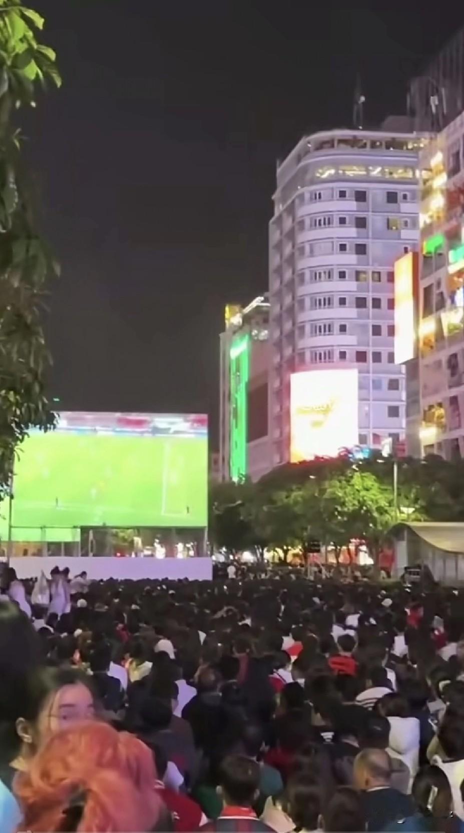 越南人：说好了要破中国队铁桶阵的，怎么我们反被铁桶给包围了呢？！