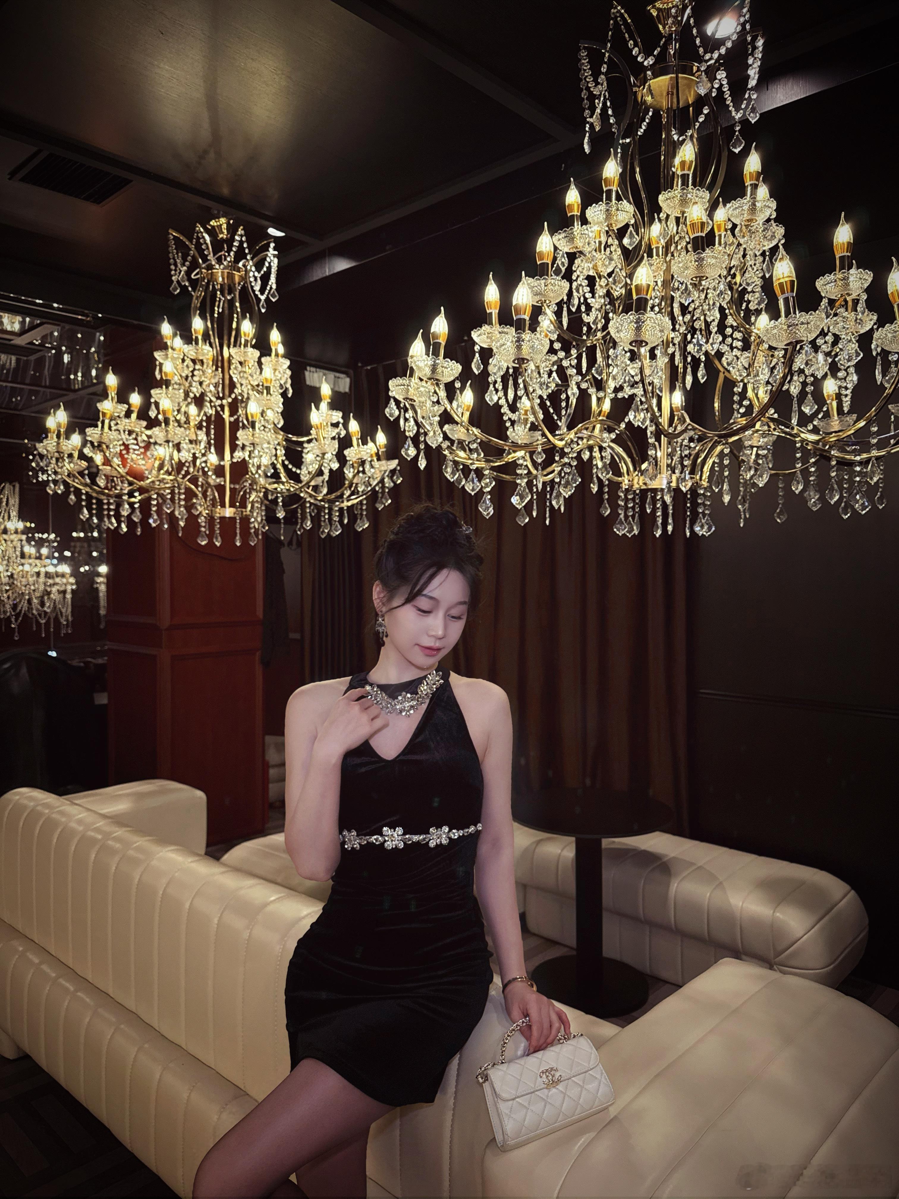 🌙温柔夜色喝进晚风里🤎👗:悦仙莉​​​