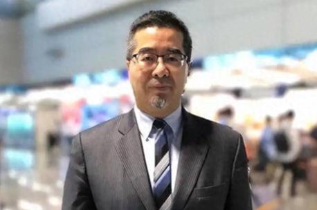 北京首都机场的跑道上，一架来自台北的飞机刚刚落稳，舱门打开的那一刻，国民党这次算