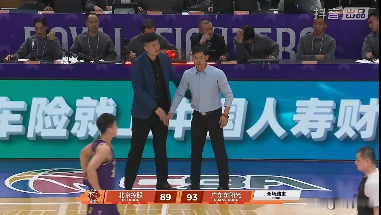 广东队一套残到不能再残的阵容，为什么仍能在北控的主场又叒一次上演有惊无险的戏码？