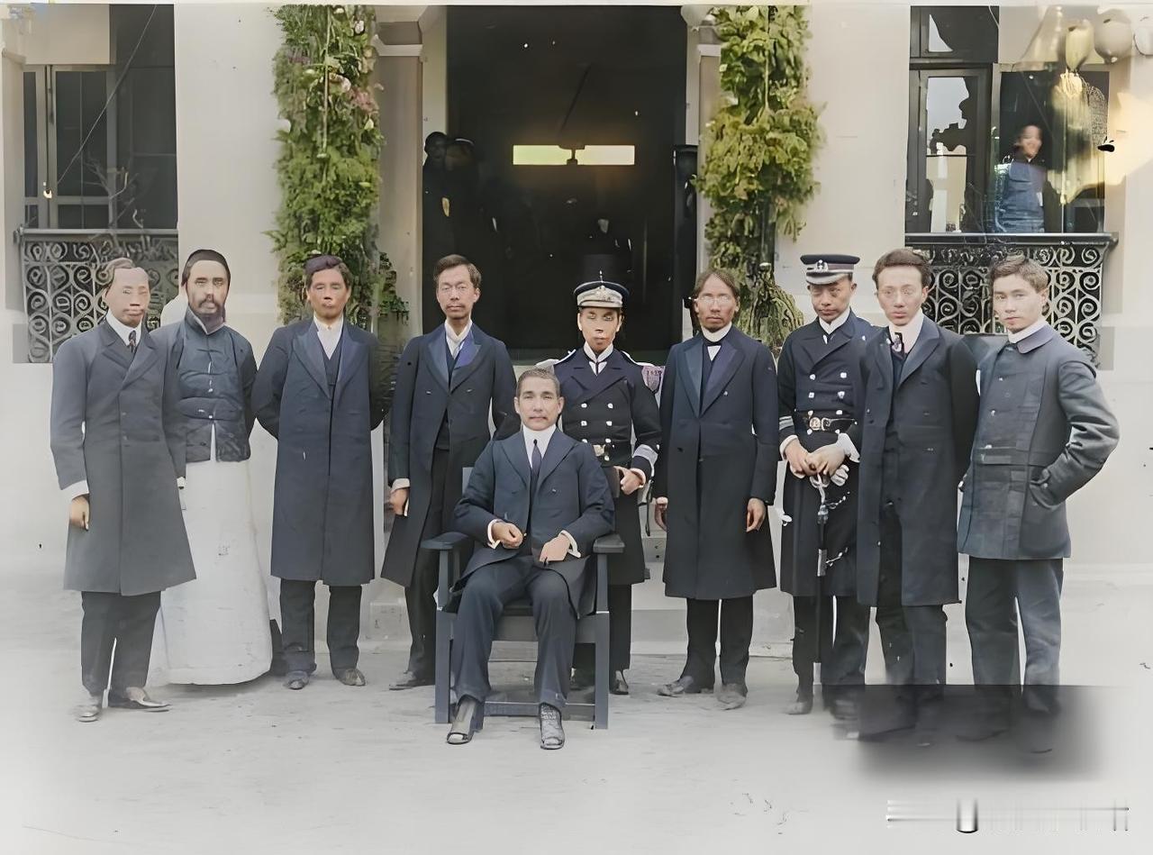 1912年2月15日，南京临时总统府，辛亥腊月廿八的南京城还飘着残雪，11位民国