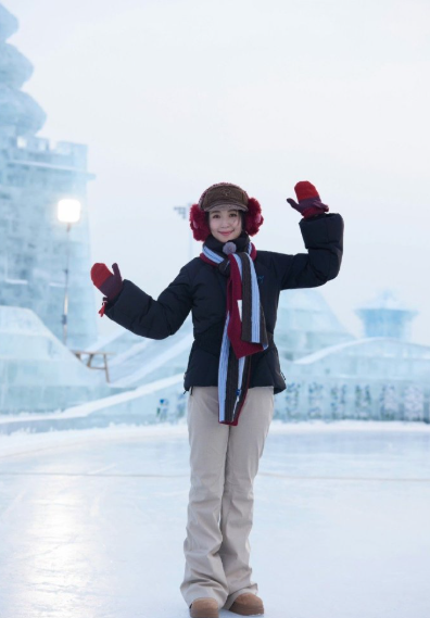 温婉是戏内，搞笑是戏外！杨童舒上综艺接梗不停，真实感拉满，国民姐姐变梗王，反差感
