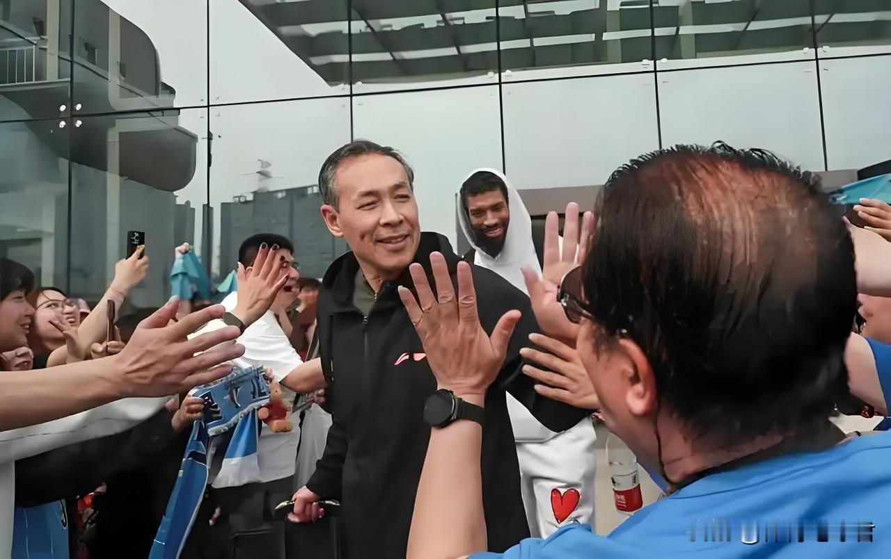 许利民不看广东男篮脸色！带队击败山东男篮之后，许利民指导在赛后采访时表示北京男