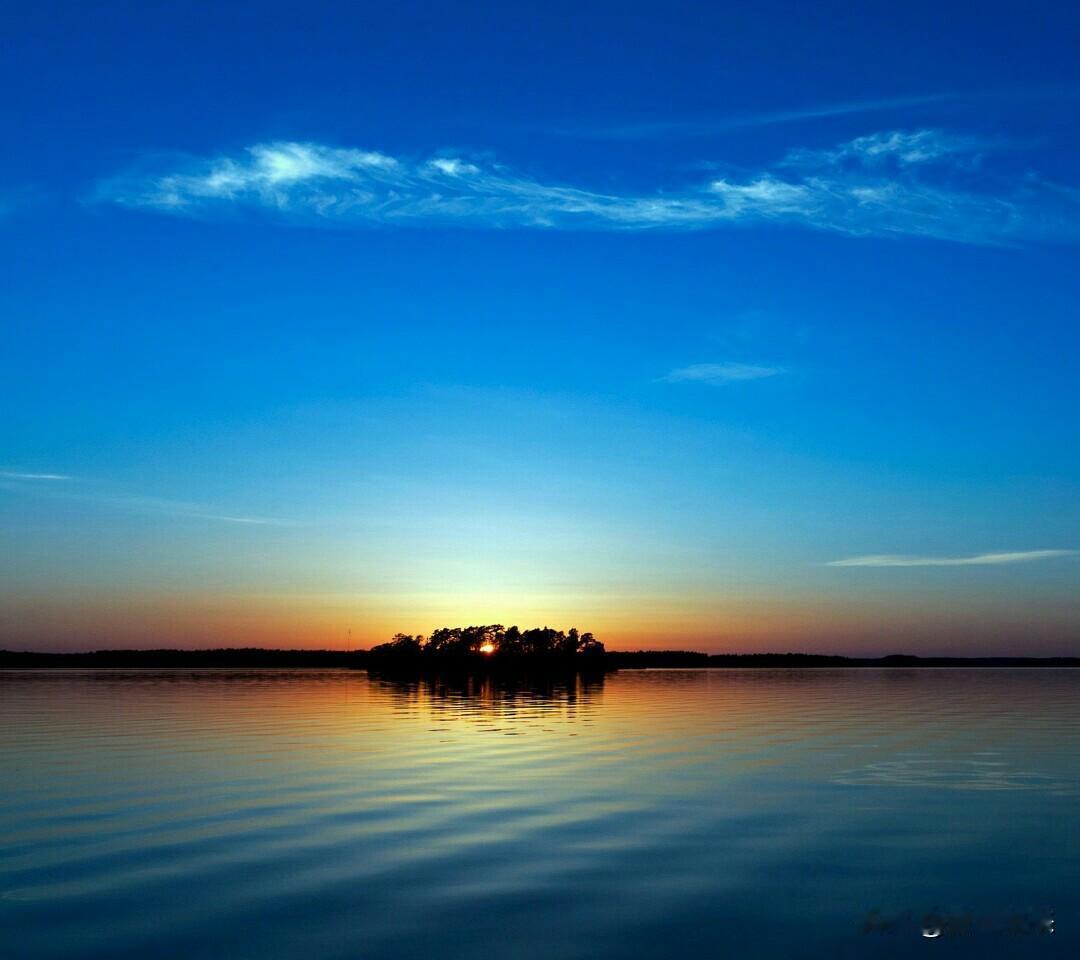 低谷期就是人生的一场历练和修行也是人生的重塑期没有一帆风顺的人生！如