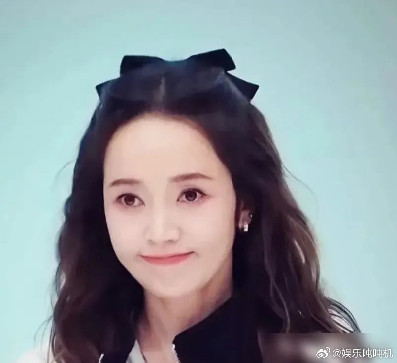 侯佩岑真是太狗血了她是1978年出生，台湾85年才实行一夫一妻制，在此之前是允许