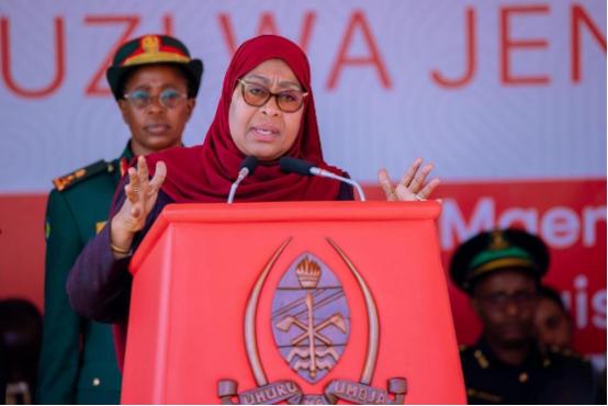 曾撕毁中国数百亿港口合约、转身投入英日怀抱，如今项目烂尾经济受挫、就业崩塌，这个