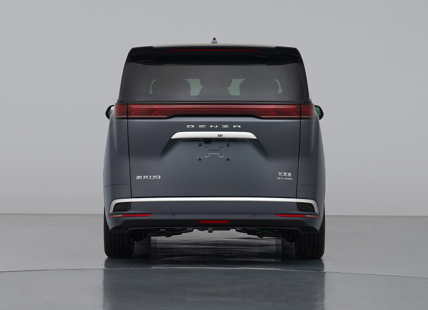 比亚迪腾势D9（2026款）基本上能看到外观和内饰了。外观的变化主要是在前脸