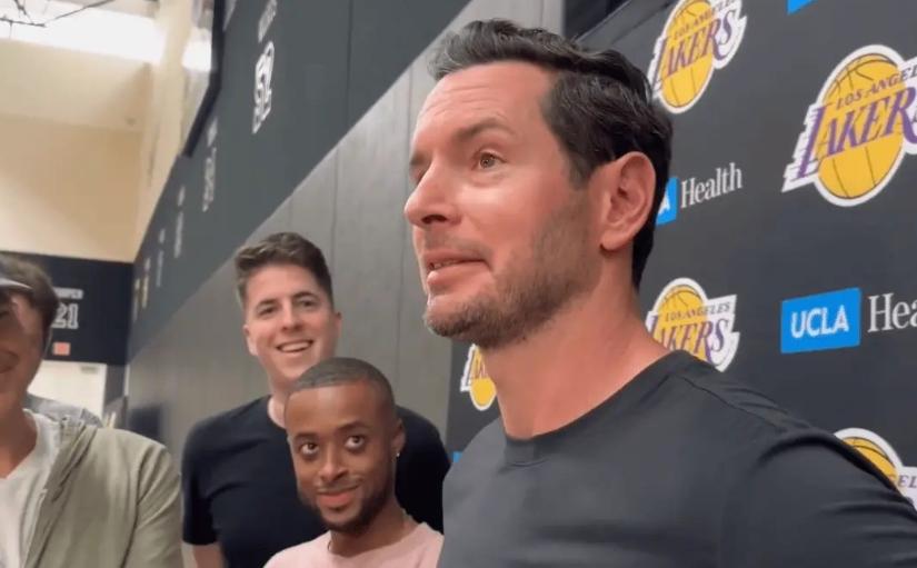 詹姆斯为何会心甘情愿当老三，雷迪克透露谈话内容，原来如此！今天湖人又赢球了。