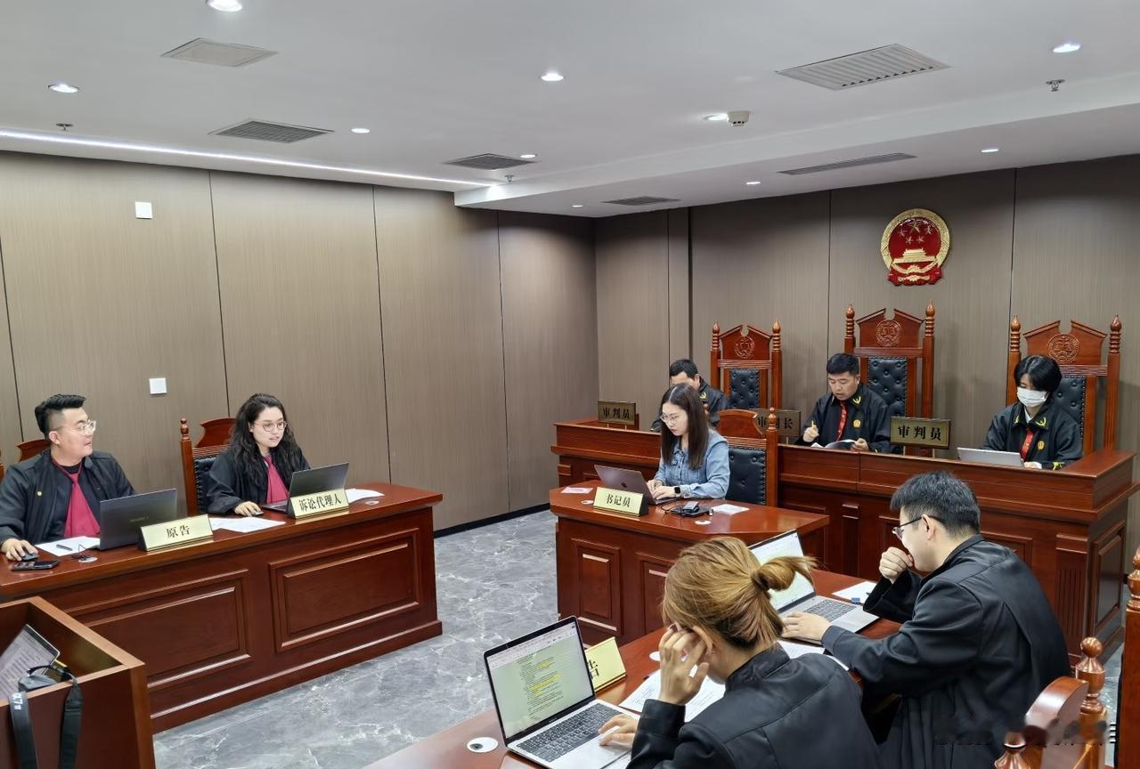 “不堪一击的亲情！”上海70岁退休教授原本和儿子儿媳住在同一个小区，由于儿子夫妻