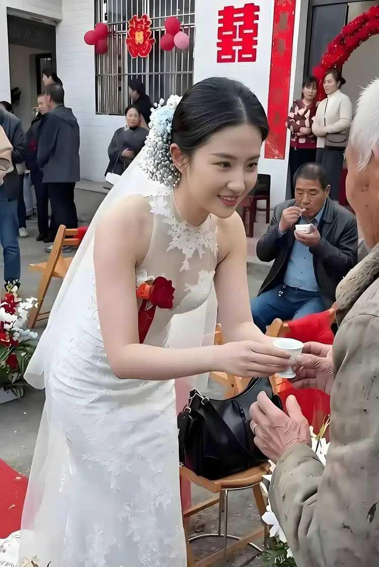 姑娘为长辈敬茶，是个好媳妇