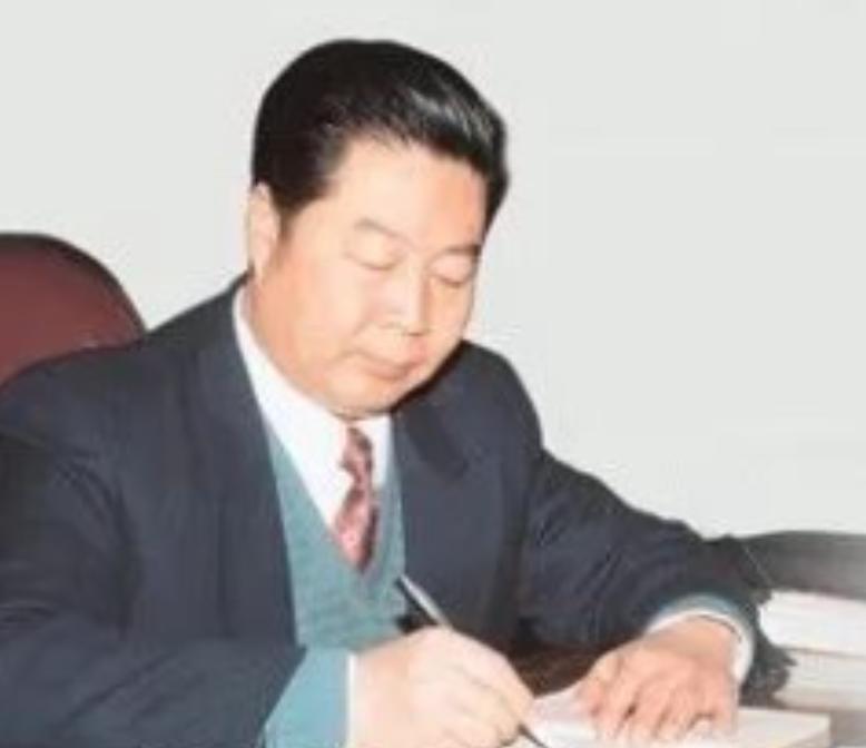 1990年代，一个省委副书记的家里遭受了偷窃，贼人翻箱倒柜找到几千元后便扬长而去