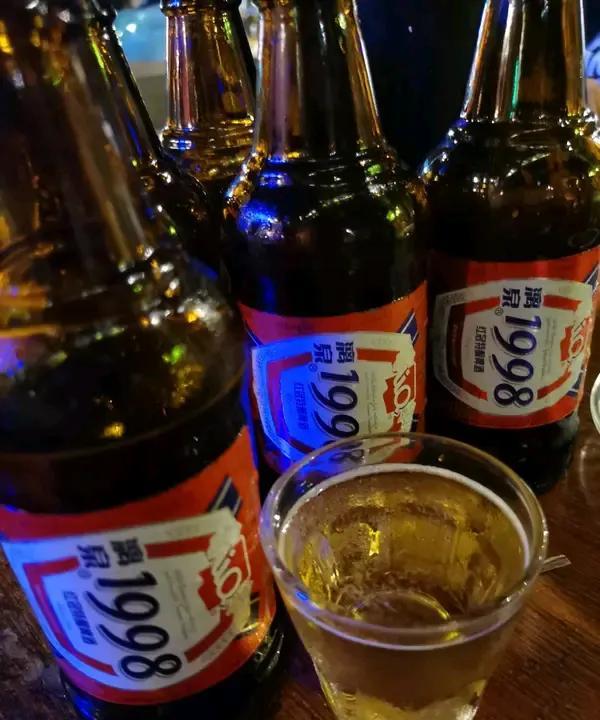 国家的戒酒令是防止干部腐化堕落敲响警钟酒局、酒宴是干部腐化堕落的源泉，如