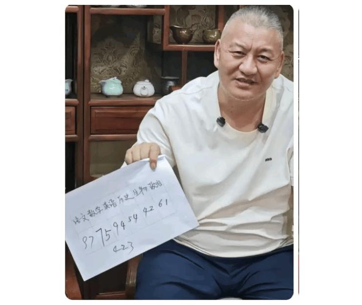 出水方知两脚泥！熬完整整30场高考，59岁的“高考钉子户”梁实，今年最终定格42