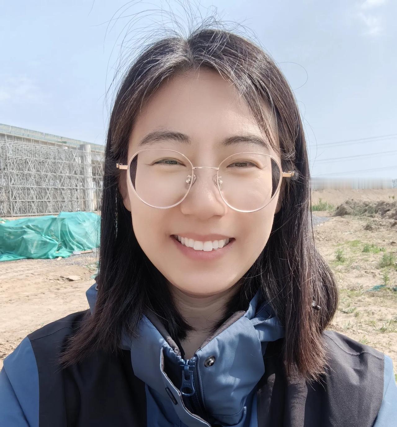 我觉得我是一个比较聪明的女人！！！因为我跟我老公刚认识的时候，他并不喜欢我，我