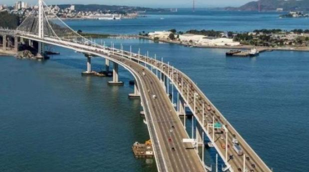 2006年，美国花72亿请中国造桥，但要求中国5年内必须完成，超时一天罚30万，