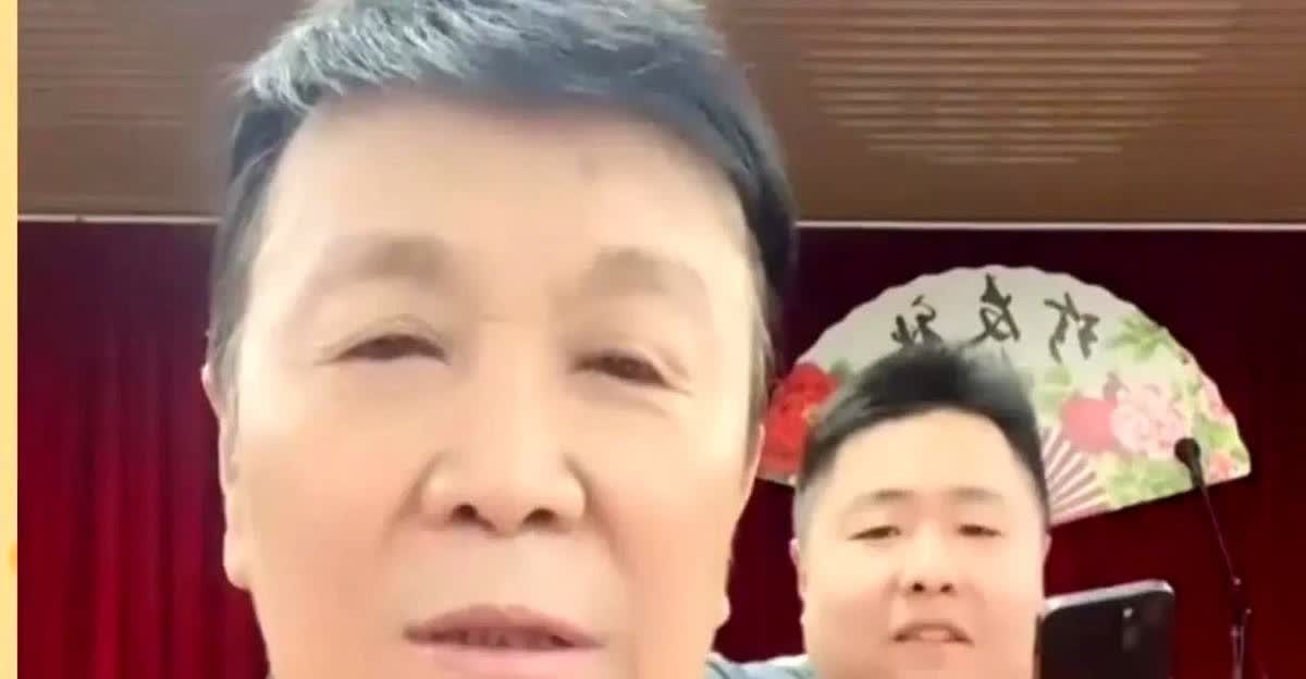 衡小珍再谈杨老五拜师。他说没拜师就是因为有人反对，相声界的臭毛病。